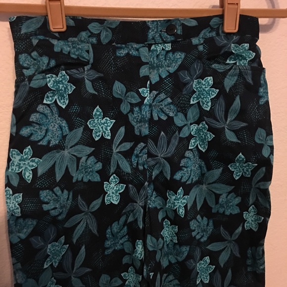 Sag Harbor floral stretch capris NWOT 8 - Picture 2 of 6